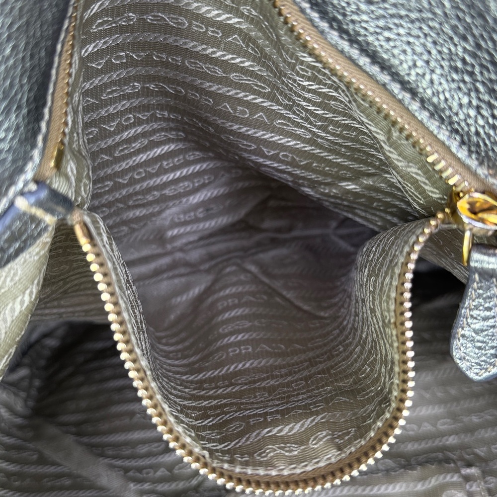 💥PRADA - Silver Metallic Vitello Daino Leather Shoulder Bag BN1346 - 136U894 - Picture 13 of 17
